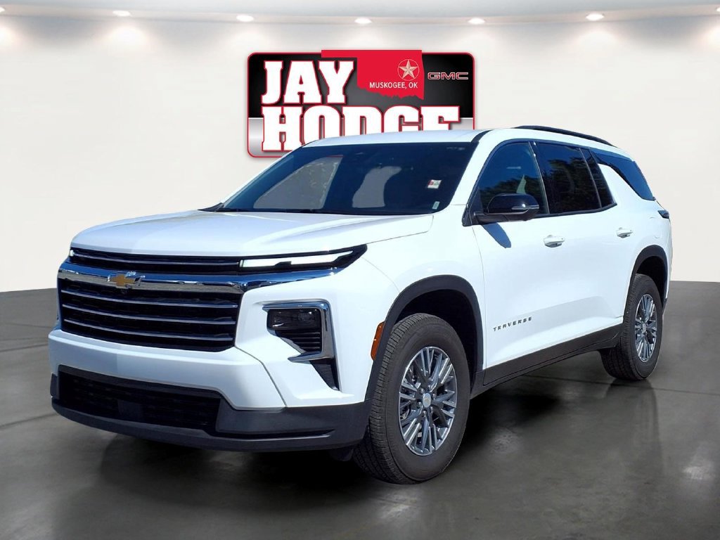 Used 2026 Chevrolet Traverse LT w/ Driver Confidence Package FWD image 1