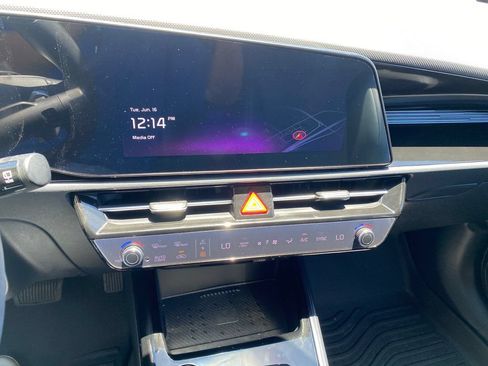 Used 2024 Kia Niro EX FWD image 16