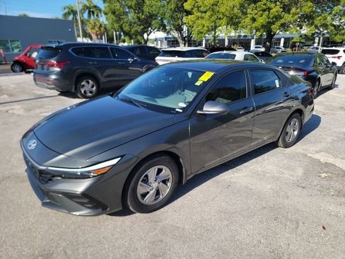 Certified 2026 Hyundai Elantra SE FWD image 2