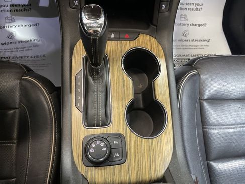 Used 2018 GMC Acadia Denali w/ Technology Package image 28