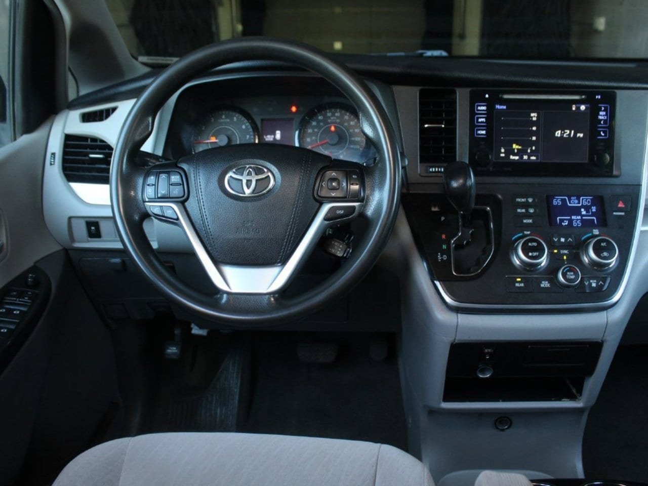 Used 2017 Toyota Sienna LE AWD/4WD image 18