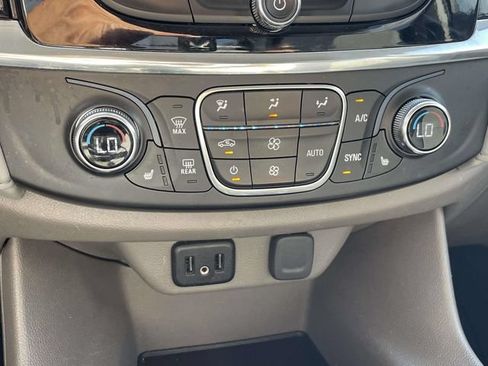 Certified 2020 Chevrolet Traverse LT FWD image 18