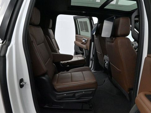 Used 2024 Chevrolet Suburban High Country w/ Advanced Technology Package image 39