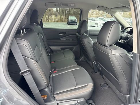 New 2026 Nissan Pathfinder SL FWD image 29