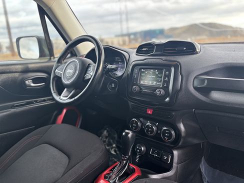 Used 2015 Jeep Renegade Trailhawk w/ Popular Equipment Group image 18