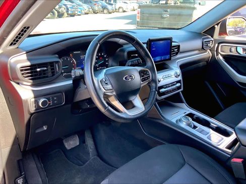 Used 2022 Ford Explorer XLT image 16