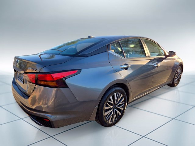 Used 2024 Nissan Altima 2.5 SV w/ SV Premium Package FWD image 4