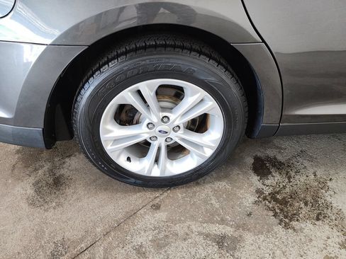 Used 2017 Ford Taurus SE FWD image 37