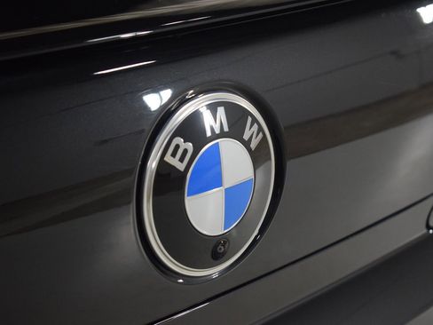 Used 2025 BMW 740i xDrive AWD/4WD image 10