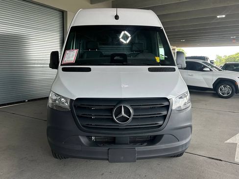 Used 2025 Mercedes-Benz Sprinter 2500 image 2