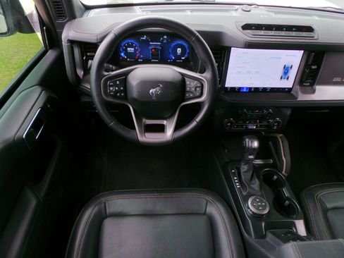 Used 2025 Ford Bronco Badlands AWD/4WD image 16