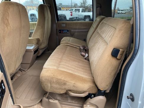 Used 1994 Chevrolet Suburban 2500 image 22