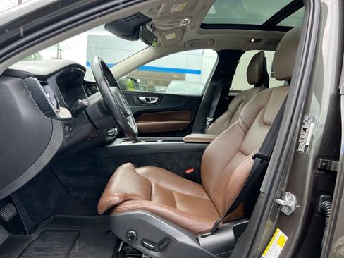 Used 2018 Volvo XC60 T5 Inscription w/ Convenience Package AWD/4WD image 17