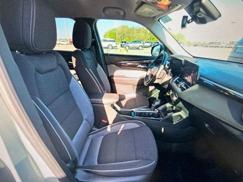 Used 2025 Chevrolet TrailBlazer LT w/ Convenience Package FWD image 17