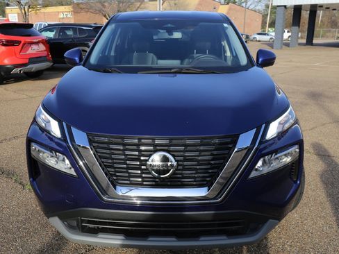 Used 2021 Nissan Rogue SV image 2