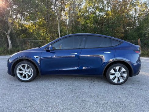 Used 2023 Tesla Model Y Long Range image 11