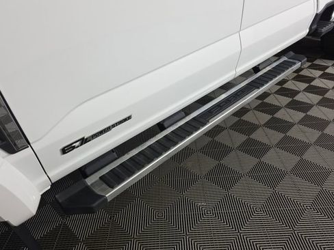 Certified 2025 Ford F450 Lariat w/ FX4 Off-Road Package image 9