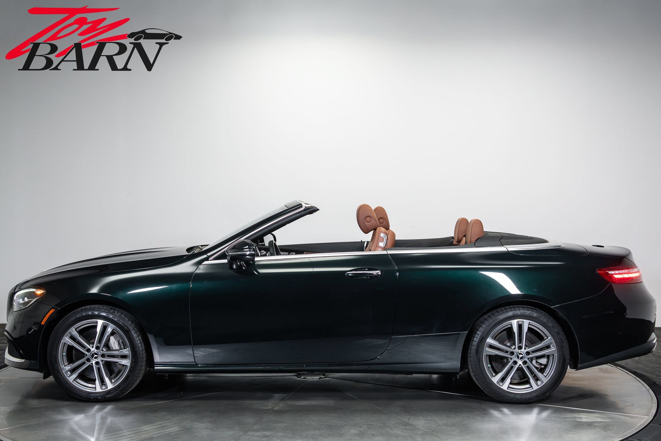 Used 2022 Mercedes-Benz E 450 4MATIC Cabriolet image 2