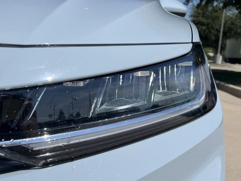 Used 2025 Volkswagen Jetta SE w/ Sunroof Package FWD image 6
