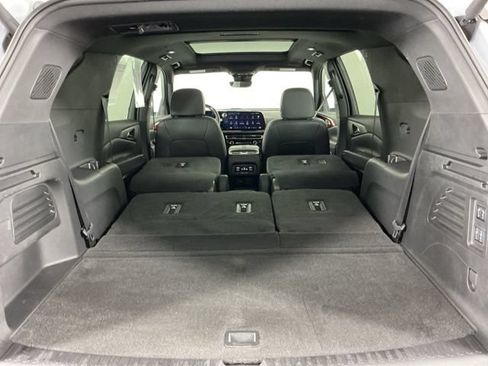 Used 2025 Chevrolet Traverse RS AWD/4WD image 33