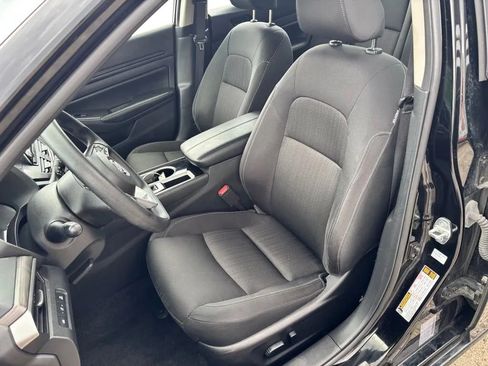 Used 2024 Nissan Altima 2.5 SV FWD image 19