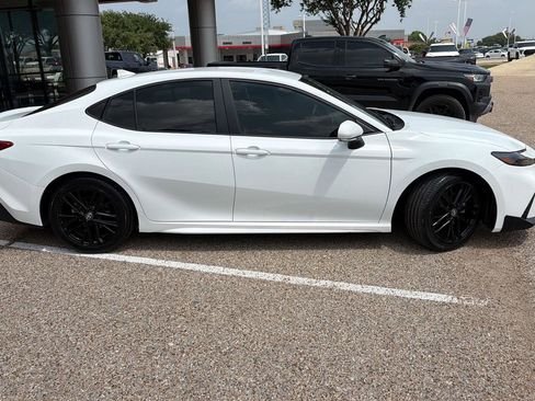 Used 2025 Toyota Camry SE FWD image 2