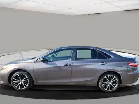 Used 2017 Toyota Camry LE image 2