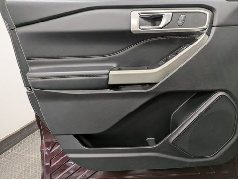 Used 2022 Ford Explorer XLT w/ Equipment Group 202A image 8