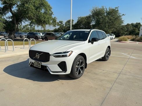 Used 2026 Volvo XC60 B5 Core w/ Protection Package Premier image 2