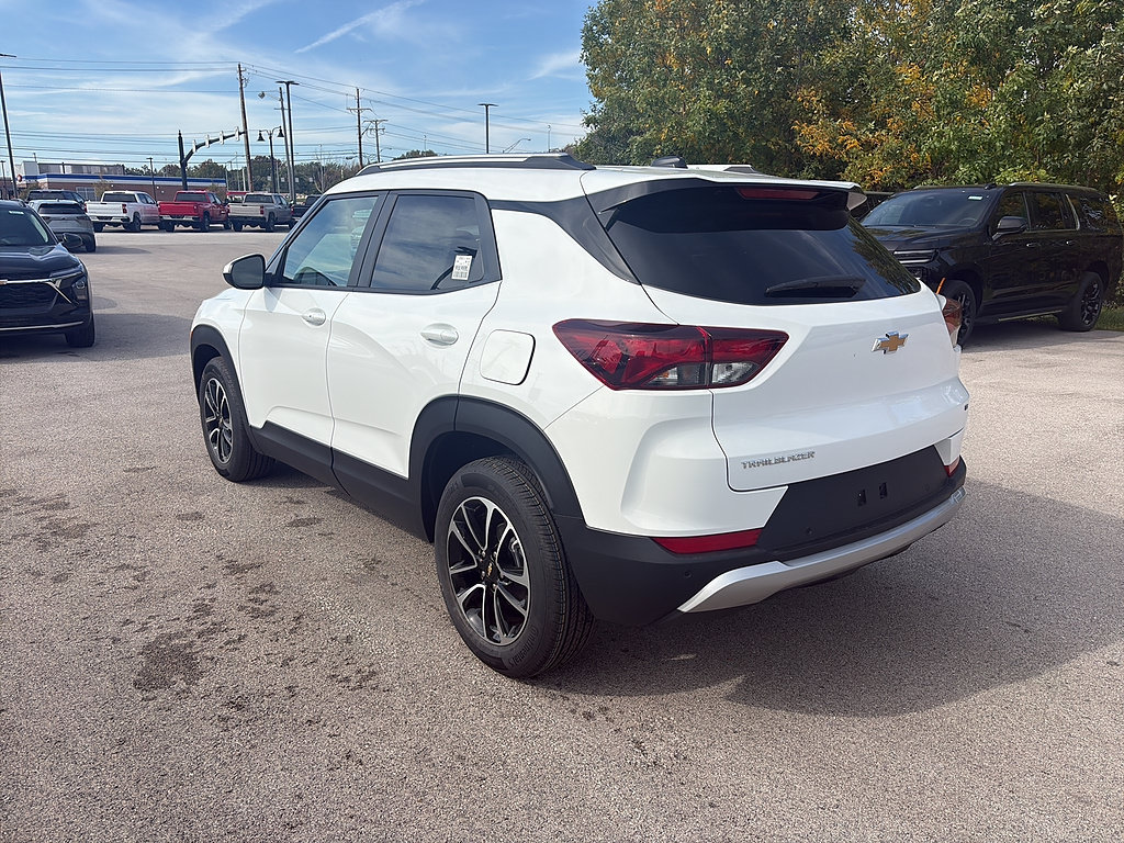 New 2026 Chevrolet TrailBlazer LT w/ Convenience Package FWD image 3