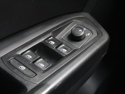 Used 2020 Volkswagen Atlas Cross Sport SE FWD image 37