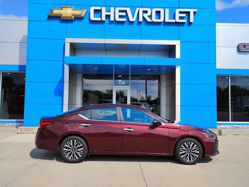 Used 2025 Nissan Altima 2.5 SV FWD image 5