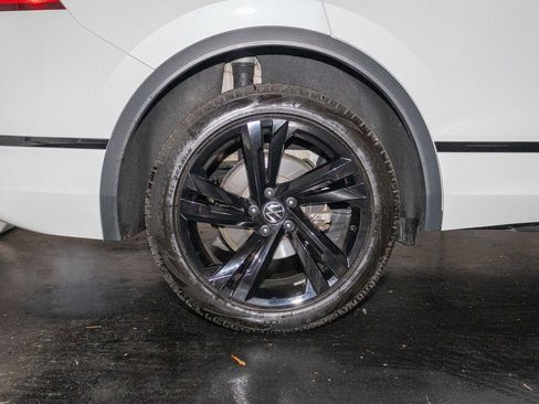 Used 2024 Volkswagen Tiguan SE R-Line image 6