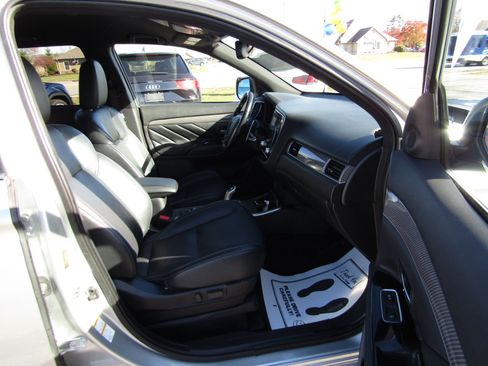 Used 2022 Mitsubishi Outlander SEL image 27