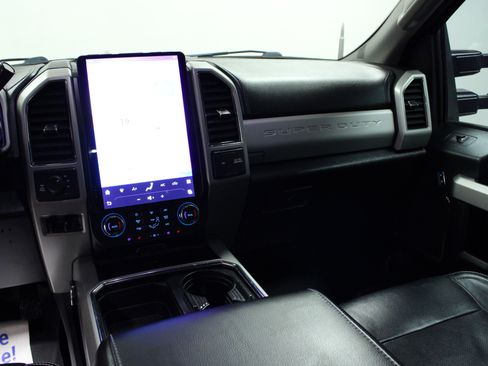 Used 2019 Ford F250 Lariat w/ Lariat Value Package image 19