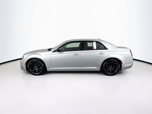 Used 2019 Chrysler 300 Touring w/ Sport Appearance Package RWD image 12