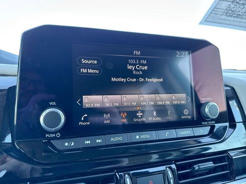 Used 2024 Nissan Pathfinder SV image 14