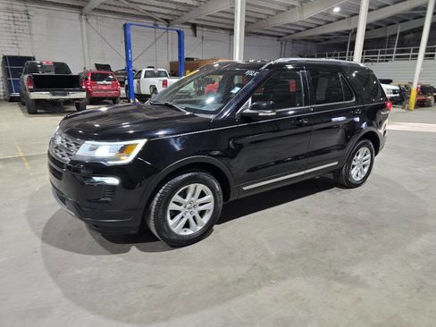 Used 2018 Ford Explorer XLT w/ Equipment Group 202A image 1