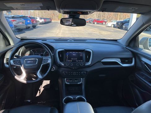 Used 2024 GMC Terrain SLT image 29