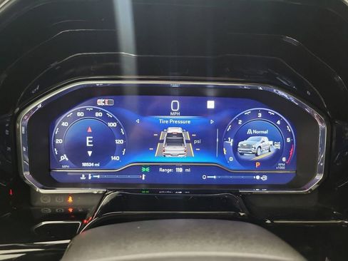 Used 2024 Chevrolet Silverado 1500 High Country w/ Technology Package image 15