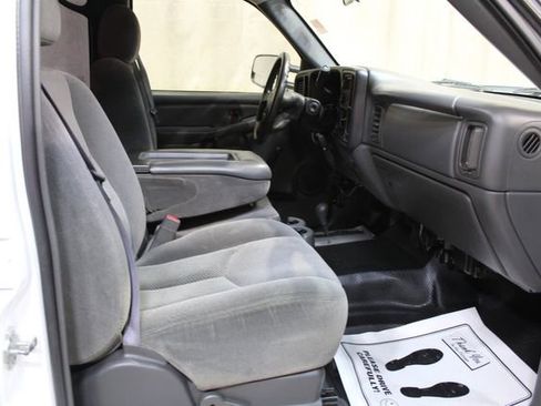 Used 2006 Chevrolet Silverado 2500 W/T w/ Heavy-Duty Power Package image 16