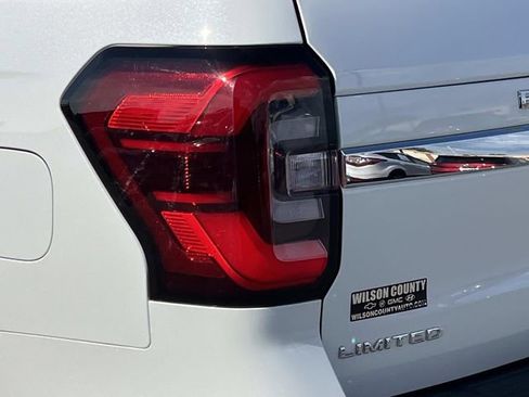 Used 2024 Ford Expedition Limited AWD/4WD image 10