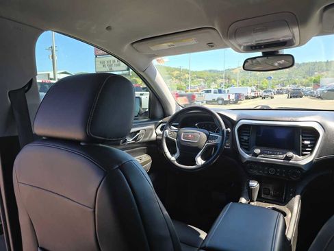 Used 2018 GMC Acadia SLT AWD/4WD image 10