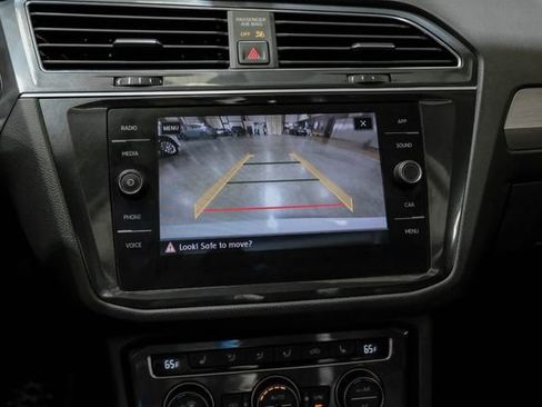 Used 2018 Volkswagen Tiguan SE w/ Panoramic Sunroof Package FWD image 23