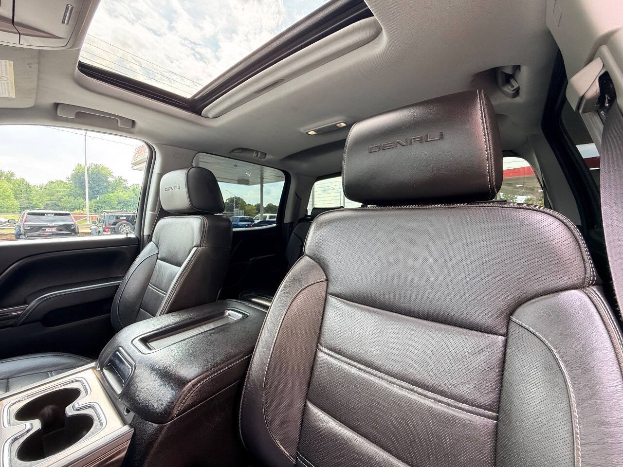 Used 2015 GMC Sierra 2500 Denali w/ Duramax Plus Package AWD/4WD image 31