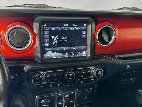Used 2020 Jeep Wrangler Unlimited Rubicon w/ Dual Top Group AWD/4WD image 17