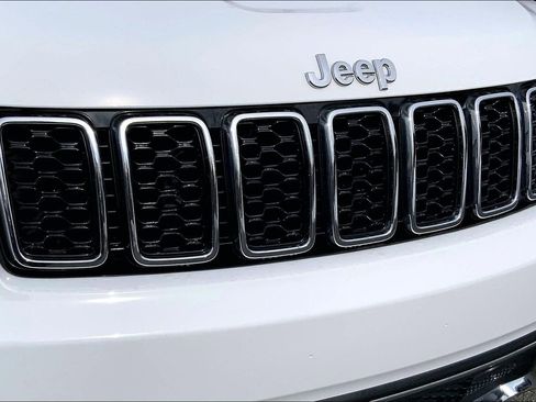 Used 2022 Jeep Grand Cherokee Limited image 28