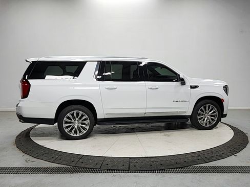 Used 2022 GMC Yukon XL Denali image 8