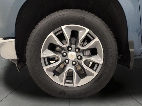 Used 2024 Chevrolet Silverado 1500 LT AWD/4WD image 3