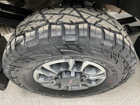 Used 2024 GMC Sierra 3500 SLT w/ SLT Convenience Package image 17